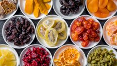 А есть ли фрукты в соке и сухофруктах?