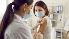 В Москве выпустили предписание о вакцинации 60% работающих людей