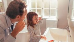 Кто чистит зубы по утрам…