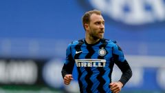 Пережившему остановку сердца прямо на поле футболисту сборной Дании предстоит важная операция