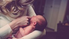 Для младенцев объятия мамы и папы оказались лечебными