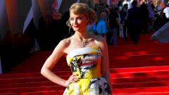 СМИ: Для съемок фильма в космосе Ходченковой придется сделать операцию