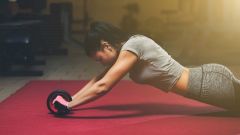 Упражнения, которые помогут компенсировать вред сидячего образа жизни