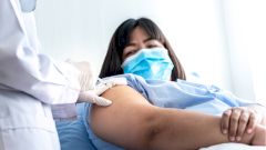 Ученые назвали пожилых и тучных людей сверхраспространителями COVID-19