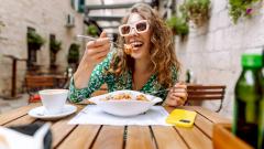 Как не испортить пищеварение во время путешествия: 11 советов