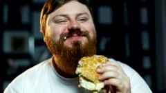 Медленнее есть — меньше весить: скорость приема пищи влияет на риск ожирения