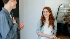 Как избежать неловкого смол-тока: советы психологов