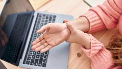 Создан «умный» гель, который заменит ежедневные таблетки от артрита