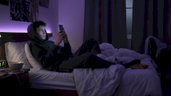 Ученые нашли связь между «совами» и зависимостью от смартфонов