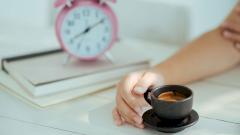 Утренний кофе действительно делает нас счастливее