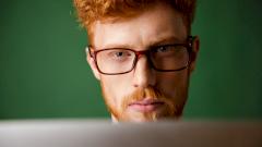 Пустая трата денег: эксперт назвал бесполезный аксессуар для здоровья глаз