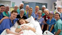 Женщина в Британии впервые родила после пересадки матки