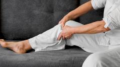Как справиться с синдромом беспокойных ног: лайфхак от врача