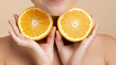 Витамин C включает «спящие» гены для восстановления стареющей кожи