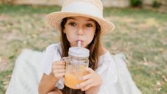 Кофеин в детских напитках: как уберечь ребенка от передозировки