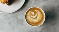 Названы четыре добавки для кофе, которые могут улучшить здоровье