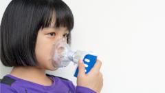 Китай одобрил первую в мире ингаляционную вакцину от коронавируса