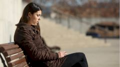 Врач объяснил причины страха перед знакомствами и выступлением на публике