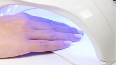Ультрафиолетовые сушилки для ногтей опасны для здоровья: исследование