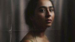 Певица Manizha: о принятии своего тела, естественной красоте и борьбе со стереотипами