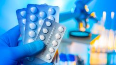 Медведев отметил нехватку фармакологов в России