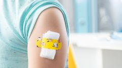 Иммунолог прокомментировал слухи об отказе в обучении непривитым детям