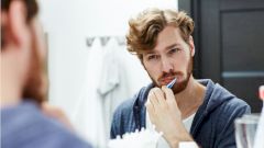 Стоматолог объяснил, когда чистить зубы: до завтрака или после