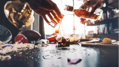 Нарколог дал советы, как не перепить и быстро вылечить похмелье