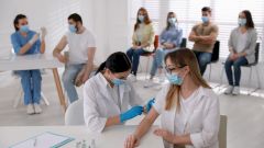 Среди вакцинированных разыграют призы по 100 000 руб.