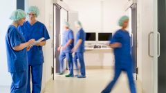 Главврач больницы в Коммунарке рассказал, почему коронавирус стало лечить сложнее