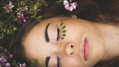 Осень: как ухаживать за кожей в домашних условиях и зачем идти к косметологу