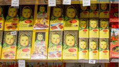 Диетолог оценила безопасность запрещенного в ЕС вафельного торта «Аленка»