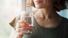 Исследование: недостаточное употребление воды связано с серьезными рисками для здоровья