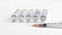 Вакцина от коронавируса НИЦ Гамалеи ещё проходит экспертизу