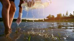 Где нельзя купаться? Специалисты назвали признаки сомнительных водоемов