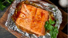 Диетолог рассказала, опасно ли готовить еду в фольге