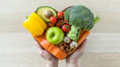 Мозг запрограммирован на накопление жира: эксперты рассказали, как его обхитрить