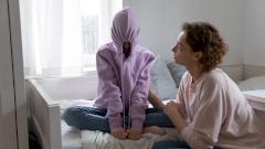 Прыщи, влечение, гормоны: как поговорить с ребенком о половом созревании?