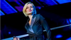 Полина Гагарина вывихнула плечо во время выступления