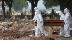 Власти Бразилии винят во взрывном росте случаев COVID-19 новую мутацию