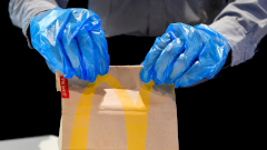 В ресторанах «Макдоналдс» введут правила повышенной безопасности во время эпидемии