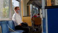 Европа возвращает ограничения по мере роста случаев COVID-19