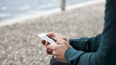 Мясников рассказал о связи смартфонов с опухолями мозга