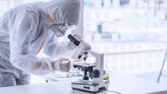 Иммунолог высказался о возможности массовой вакцинации от оспы в России