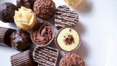 Диетолог предупредила об опасности новогодних подарков с конфетами