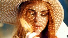 Пигментные пятна на лице: почему они появляются