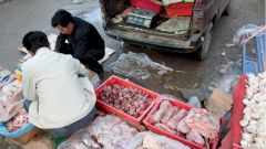 В Китае признали минимальным риск передачи COVID-19 через замороженные продукты