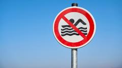 Отдыхающие на российских водоемах жалуются на заражение личинками во время купания