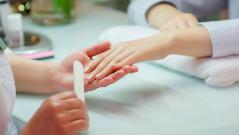 Женщина получила рак из-за неправильного маникюра