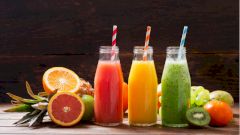 Диетолог предупредил об опасности свежевыжатых фруктовых соков